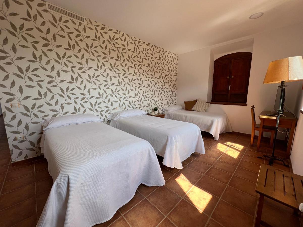 Hostal Villa El Colmenar Mombeltran Exterior photo