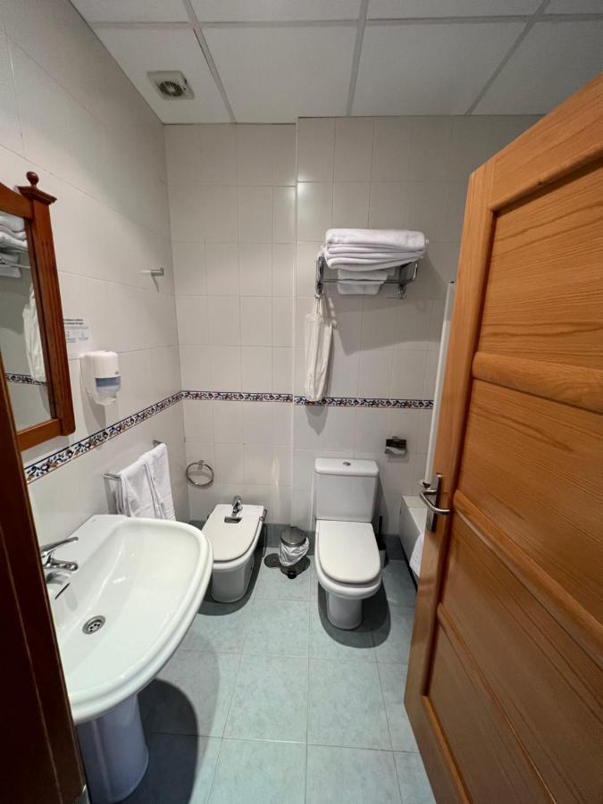 Hostal Villa El Colmenar Mombeltran Exterior photo