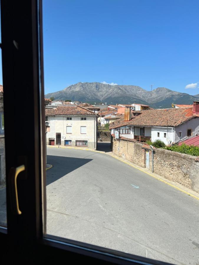 Hostal Villa El Colmenar Mombeltran Exterior photo